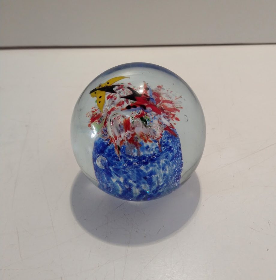 Fermacarte in vetro a forma sferica di Murano