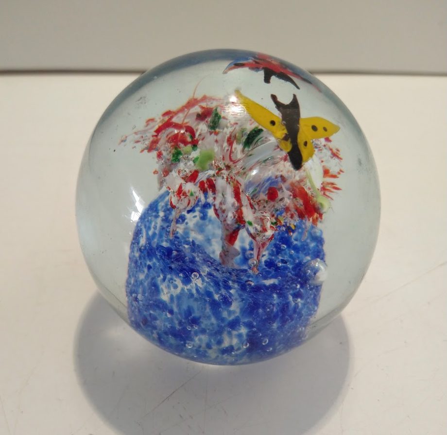 Fermacarte in vetro a forma sferica di Murano