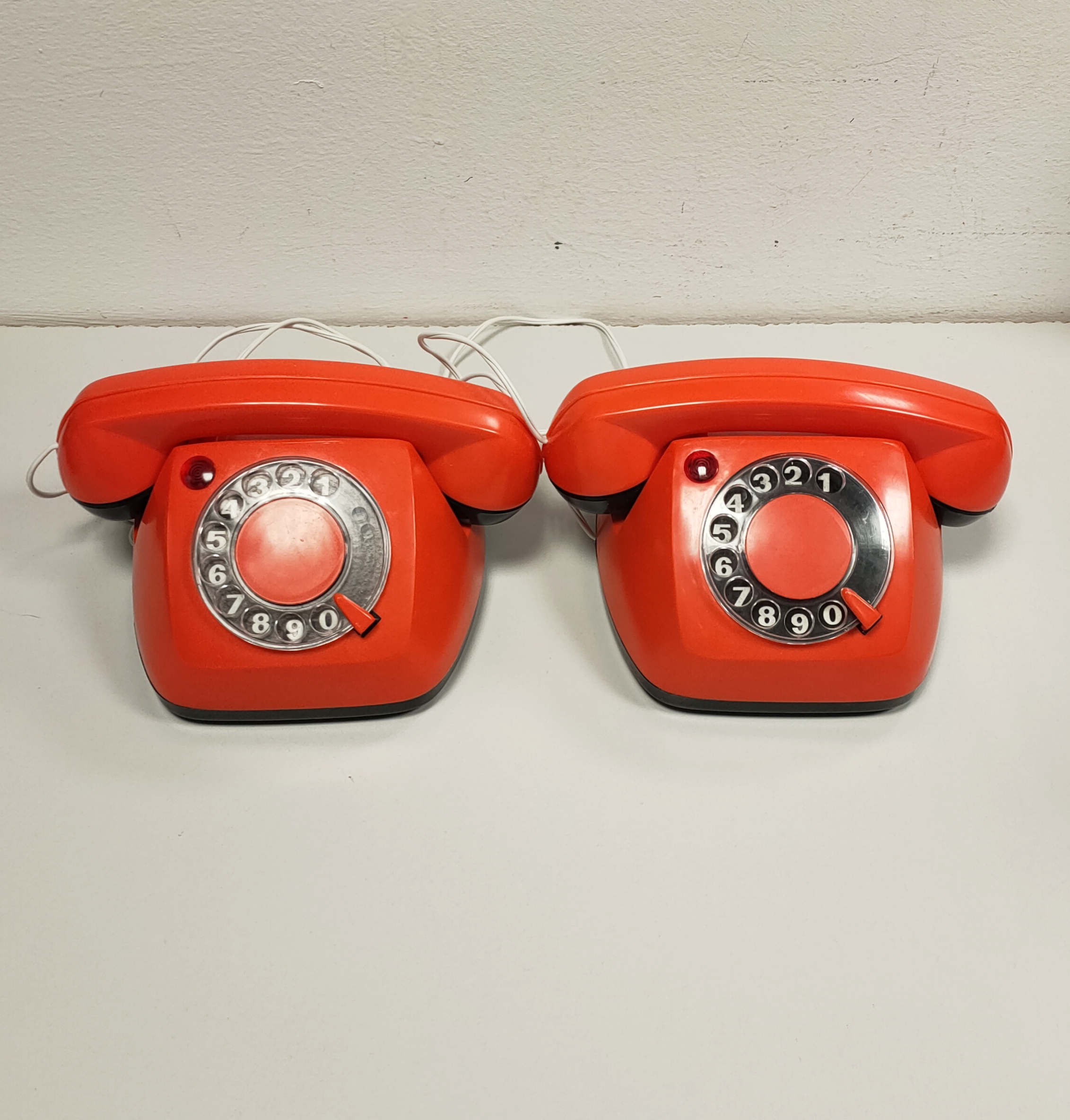 Officina68-Giocattolo coppia di vecchi telefoni vintage
