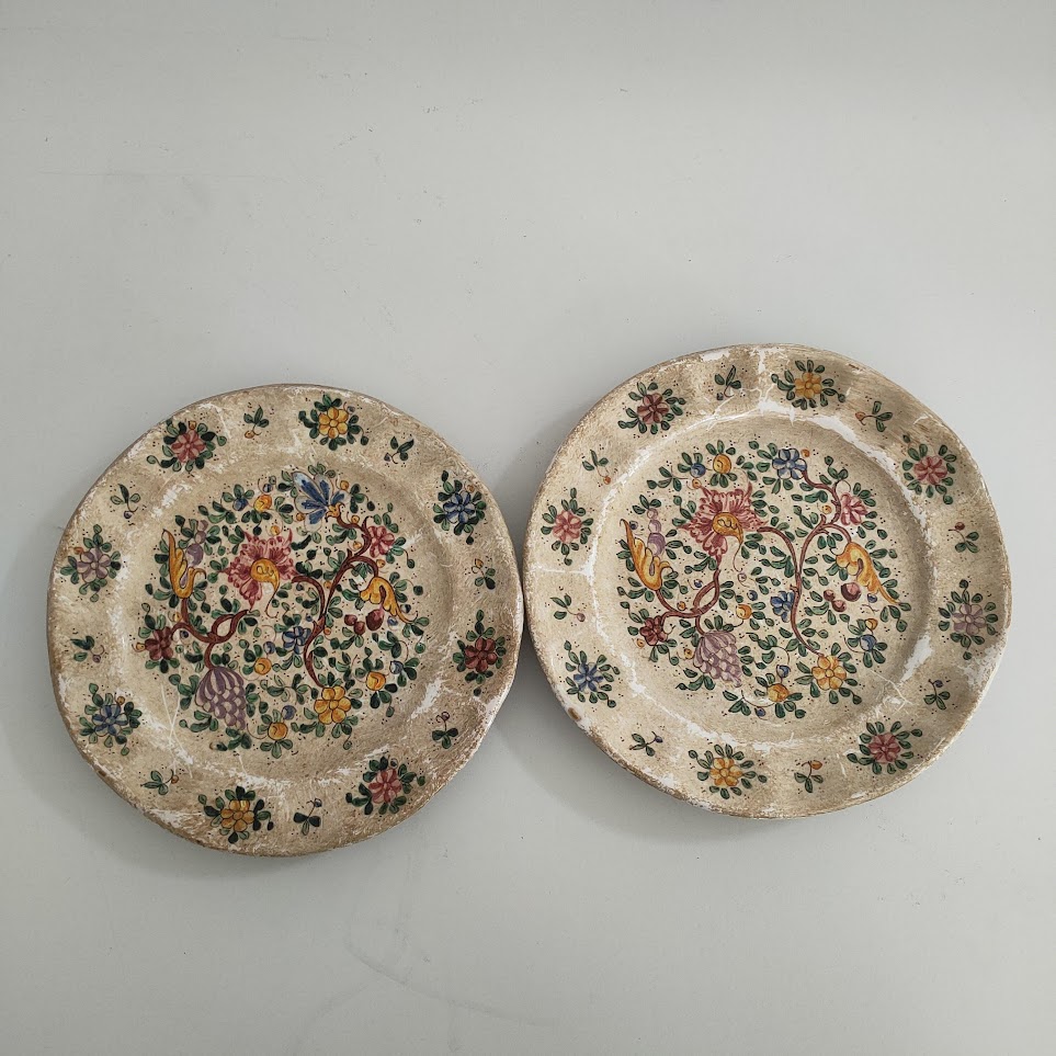 2 Piatti da Esposizione G.M. Gubbio in Ceramica Vintage di Colore Senape  con Motivo Floreale - Officina68 - Centro del riuso Ferrara