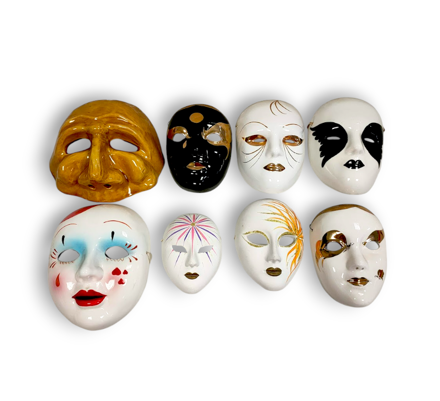 Stock di 8 Maschere in Porcellana da Parete con Tema Carnevalesco