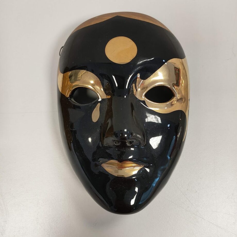Stock di 8 Maschere in Porcellana da Parete con Tema Carnevalesco