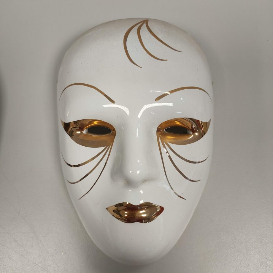 Stock di 8 Maschere in Porcellana da Parete con Tema Carnevalesco