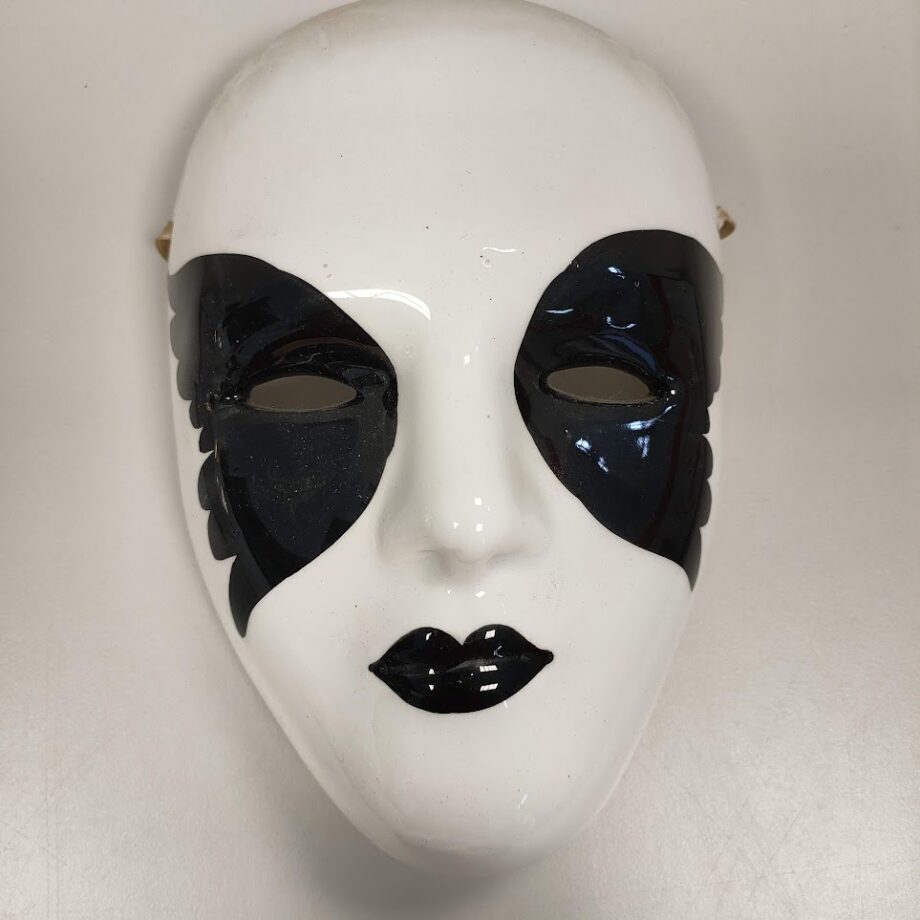 Stock di 8 Maschere in Porcellana da Parete con Tema Carnevalesco