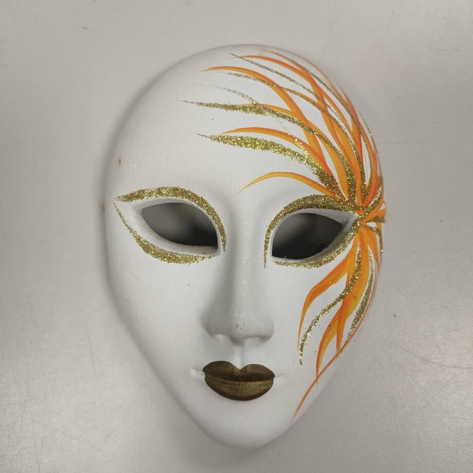 Stock di 8 Maschere in Porcellana da Parete con Tema Carnevalesco