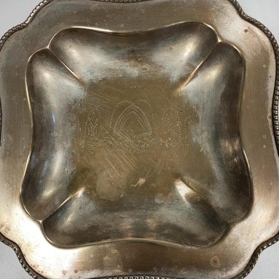 Vassoio in metallo lavorato e inciso a mano anni '70