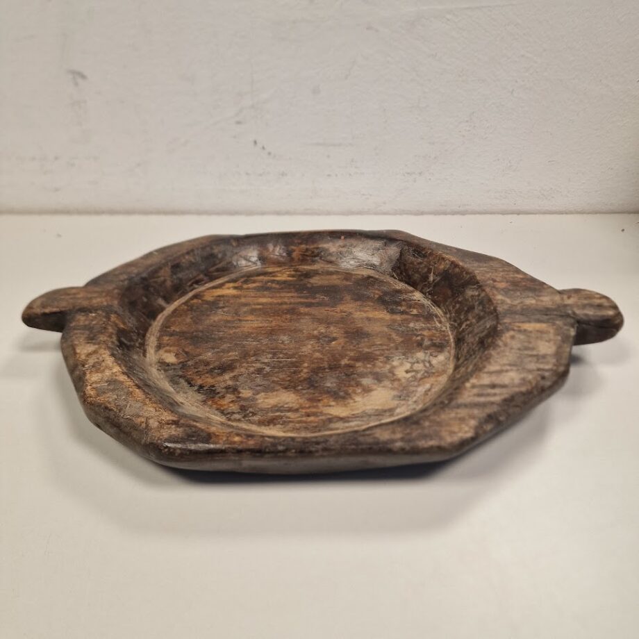 Antico Vassoio Indiano in Legno Patinato Risalente ai Primi del XX secolo
