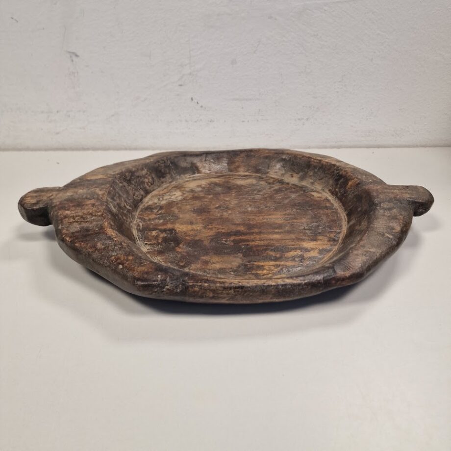 Antico Vassoio Indiano in Legno Patinato Risalente ai Primi del XX secolo