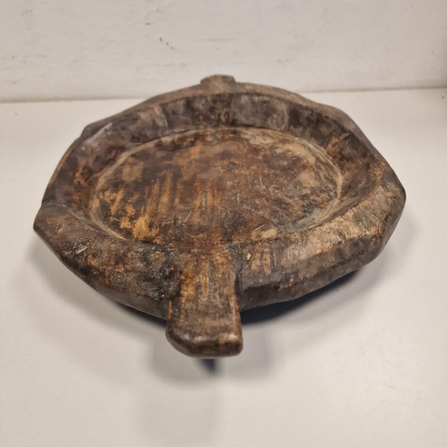 Antico Vassoio Indiano in Legno Patinato Risalente ai Primi del XX secolo