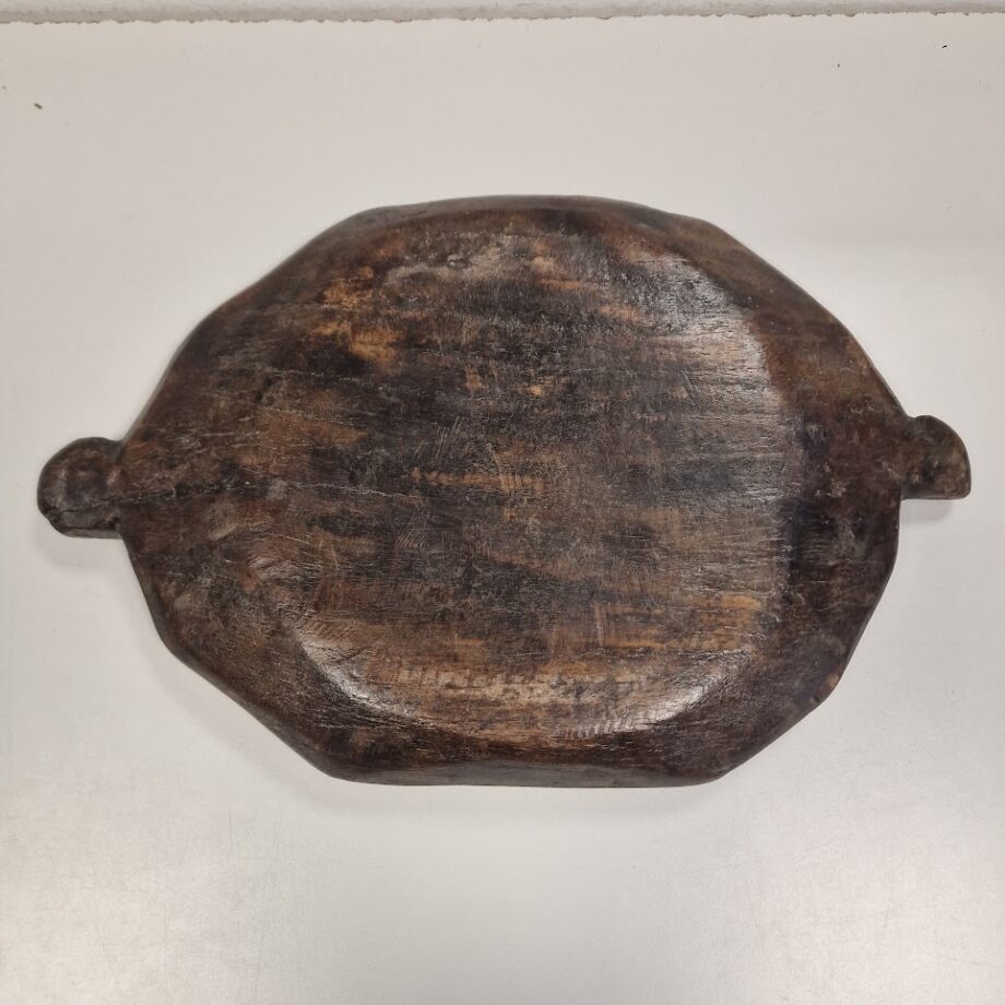 Antico Vassoio Indiano in Legno Patinato Risalente ai Primi del XX secolo