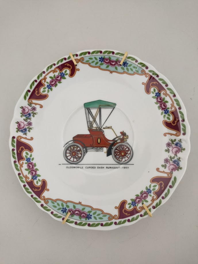 2 Piatti Decorativi da Parete in Porcellana "Richard Ginori" Serie Automobili Vintage Anni '90