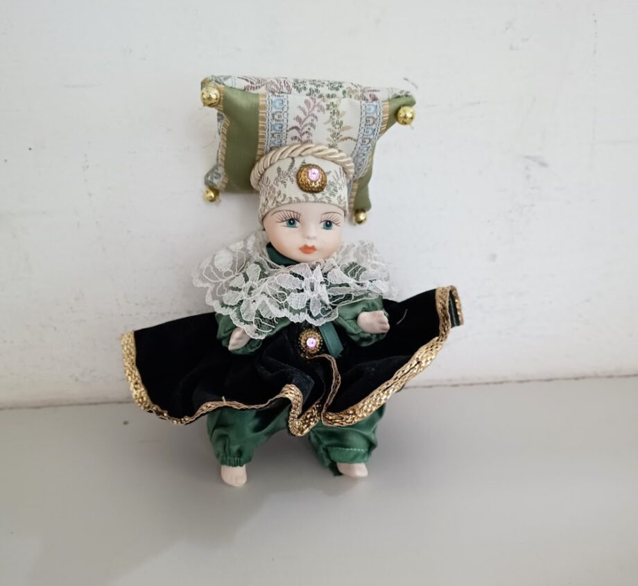 Bambola in porcellana bimba vestito pregiato orientale