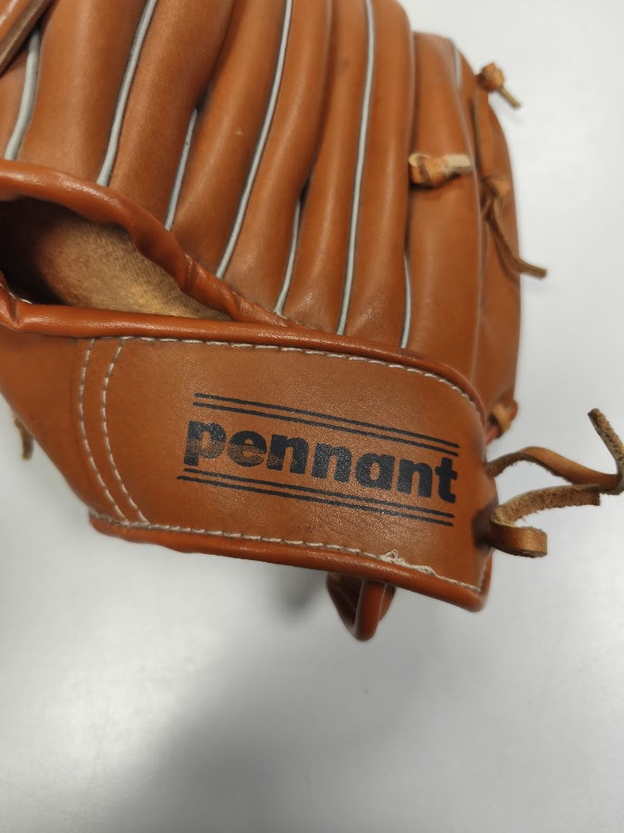 Guanto da baseball in pelle di colore nocciola vintage anni 2000