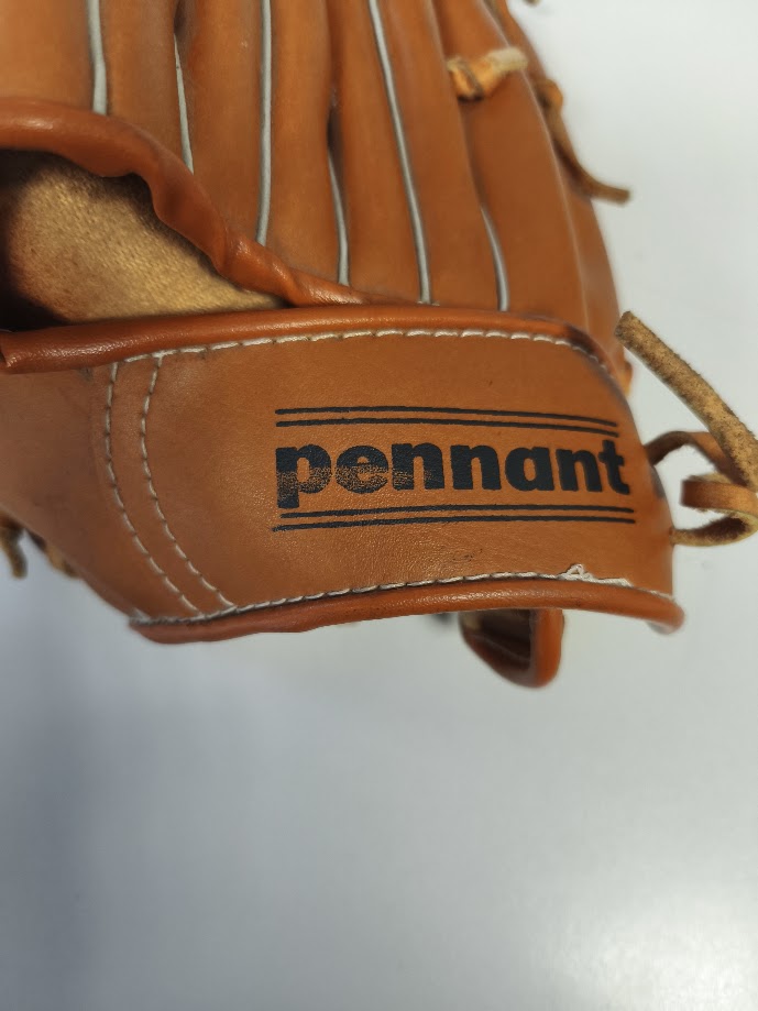 Guanto da baseball in pelle di colore nocciola vintage anni 2000