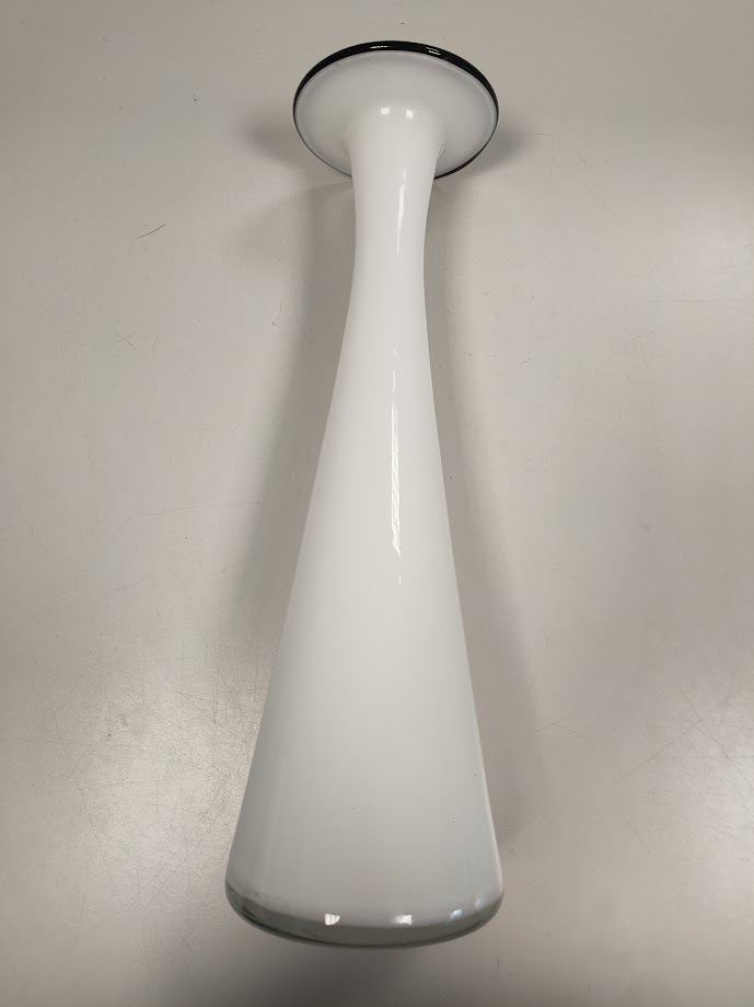 Vaso Bianco in Vetro di Murano con Bordo di Colore Nero Vintage Anni '80