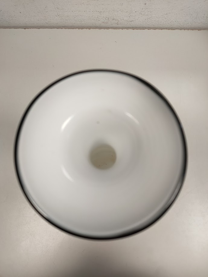 Vaso Bianco in Vetro di Murano con Bordo di Colore Nero Vintage Anni '80