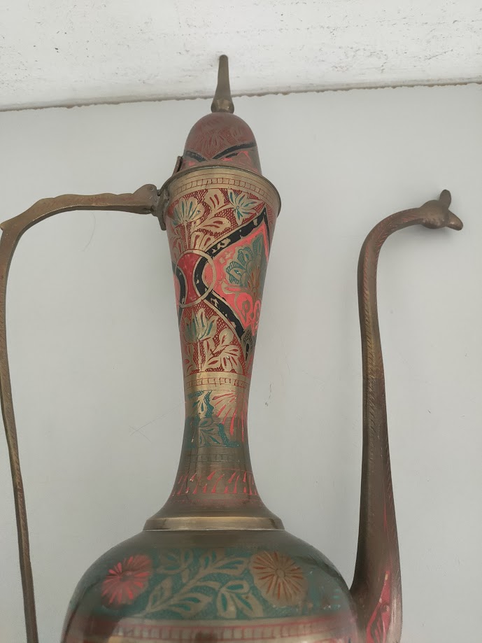 Abbasta, Tipo di Brocca Indiana In Ottone Vintage