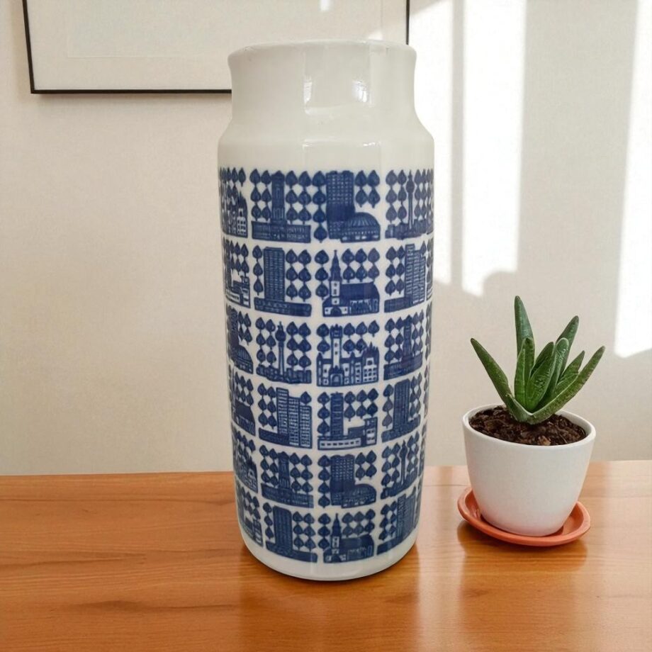 Vaso in Porcellana Dipinto in Cobalto di Weimar degli Anni '60