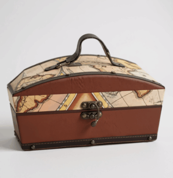 Bauletto Porta Gioie con Maniglia e Chiusura a Scatto Decorato con una Mappa Antica