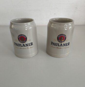 Coppia di boccali da birra in ceramica "Paulaner"