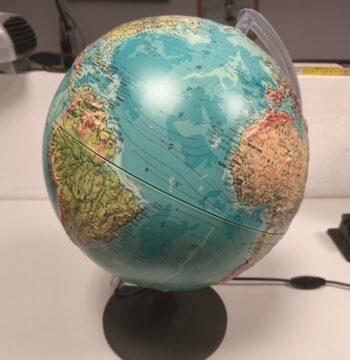 Mappamondo vintage luminoso con rilievi, marca Tecnodidattica