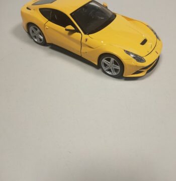 Modellino Ferrari F-12 Berlinetta Burago Scala 1/24 Anno 2012