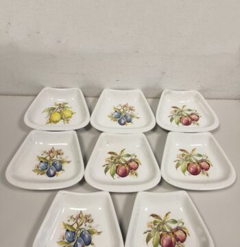 Servizio Tiffany Botique Composto da 8 Piatti più 2 da Portata in Ceramica