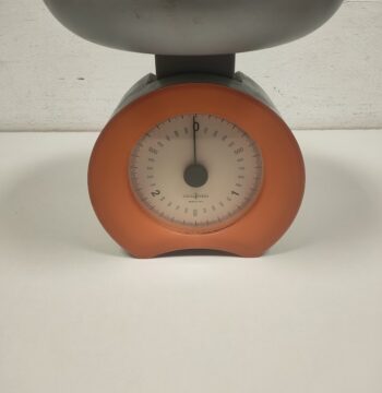 Bilancia da Cucina in Plastica Pregiata di Colore grigio-Arancio "L'Oca Nera"