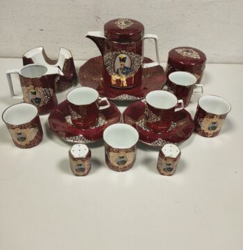 Lotto Servizio da Te/Caffè in Porcellana di Origini Persiane