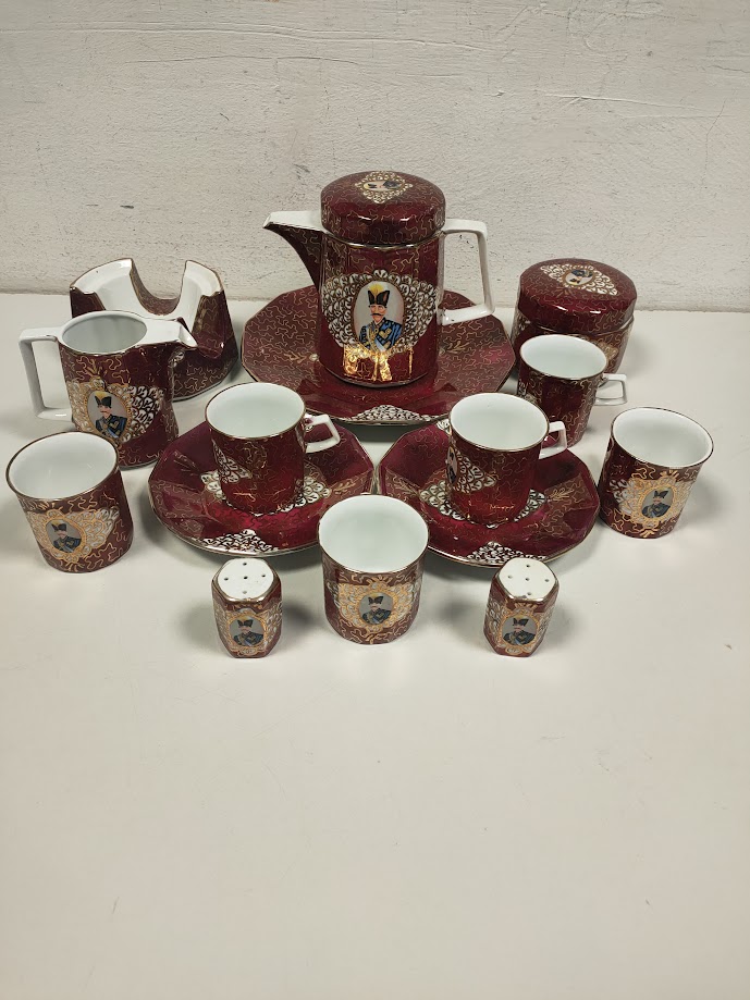 Lotto Servizio da Te/Caffè in Porcellana di Origini Persiane