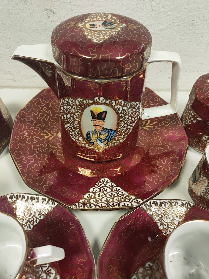 Lotto Servizio da Te/Caffè in Porcellana di Origini Persiane