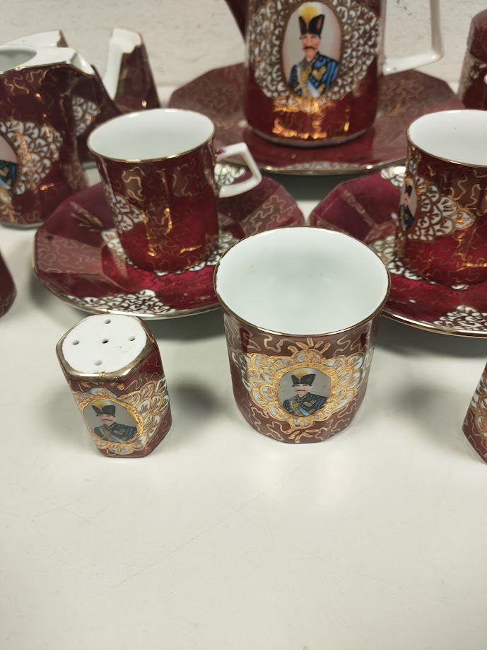 Lotto Servizio da Te/Caffè in Porcellana di Origini Persiane