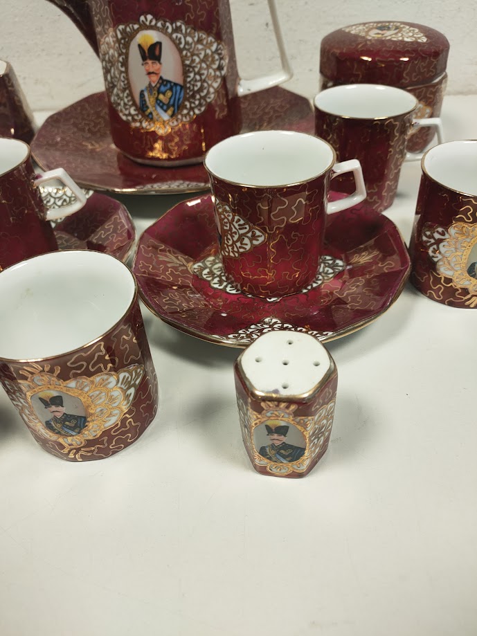 Lotto Servizio da Te/Caffè in Porcellana di Origini Persiane