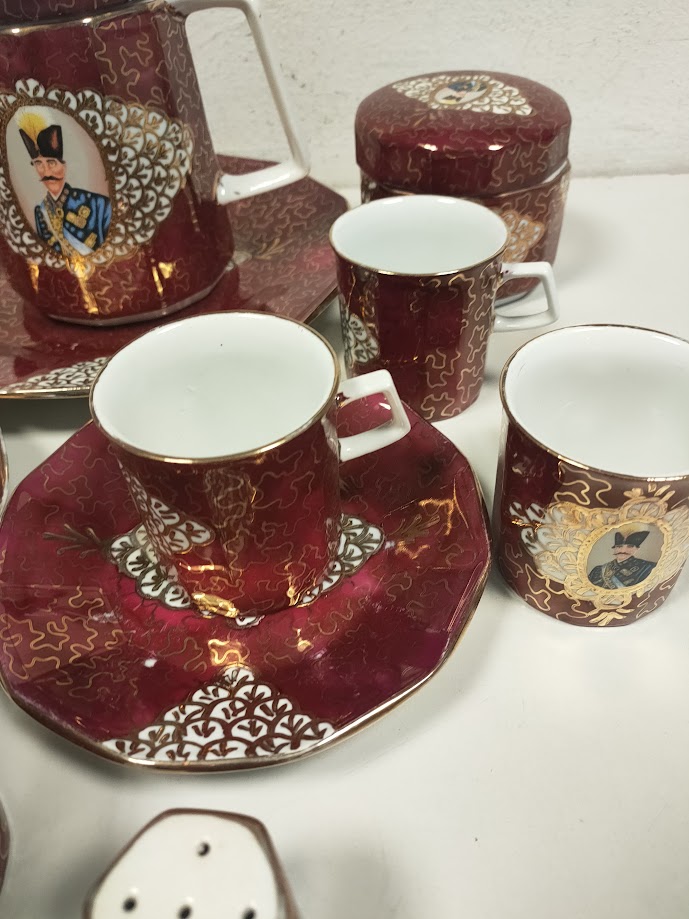 Lotto Servizio da Te/Caffè in Porcellana di Origini Persiane
