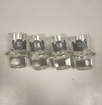 Set di 4 Bicchierini da Collezione in Vetro con Stemma in Peltro