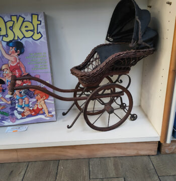 Carrozzina Giocattolo in Vimini, Legno e Metallo Vintage Inizio XX Secolo