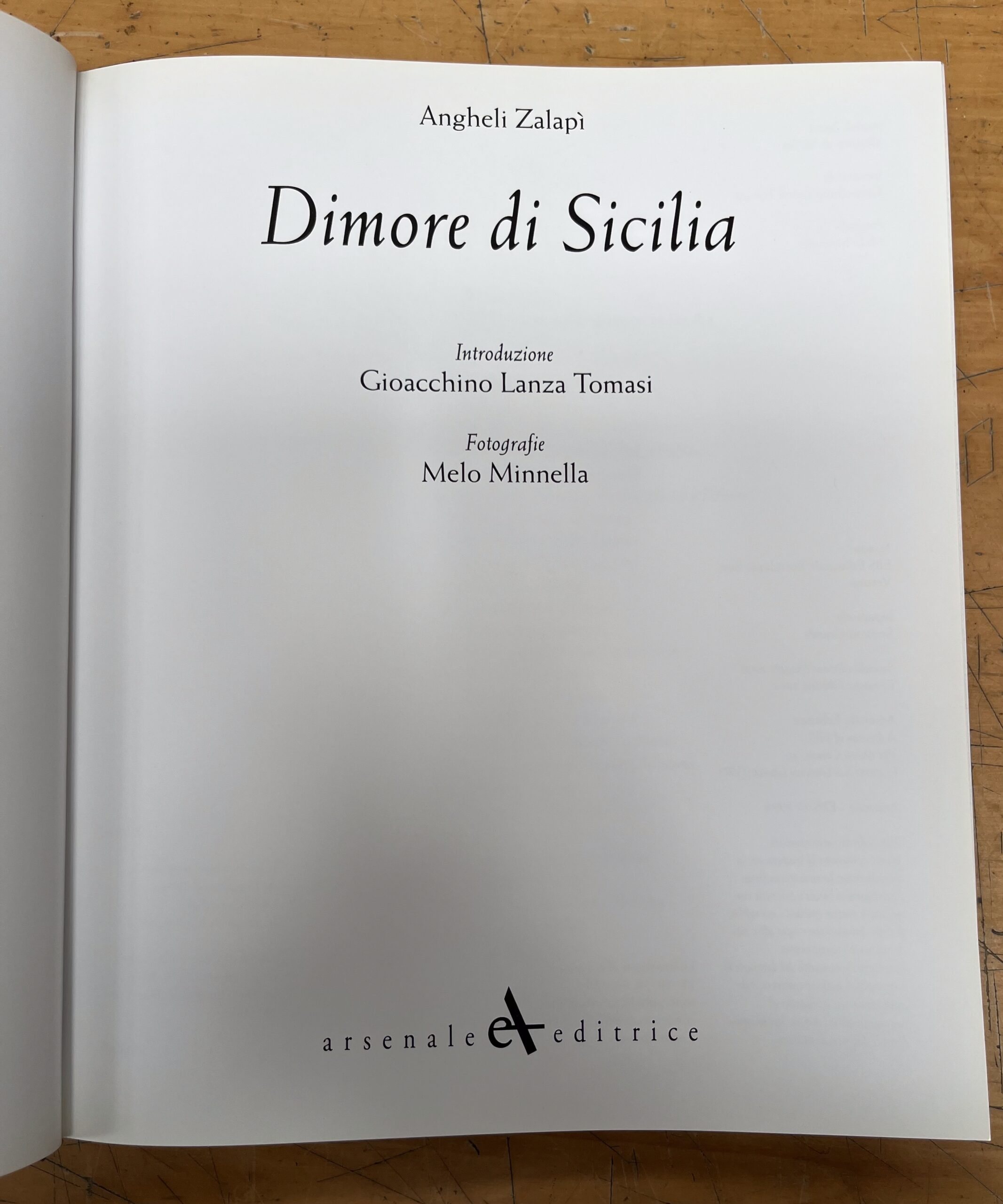 Libro "Dimore di Sicilia" - Angheli Zalapì - Arsenale Editrice 2004