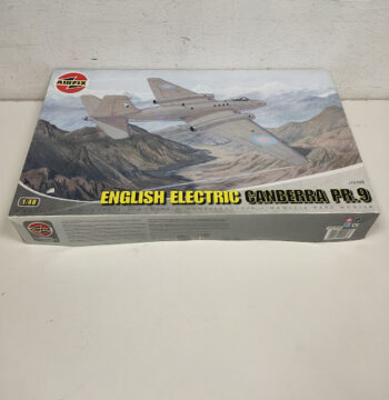 Kit di Montaggio Statico del English Electric Canberra PR.9 Scala 1:48 Vintage 2008