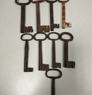 Lotto di 9 chiavi Antiche in Ferro Realizzate tra la Fine del XVIII e il XIX Secolo
