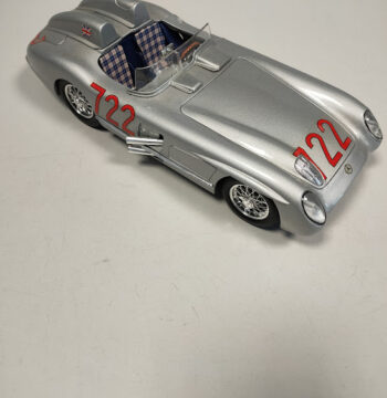 Modellino Auto Mercedes Benz 300 SLR Burago Scala 1:18 Vintage Anni '80