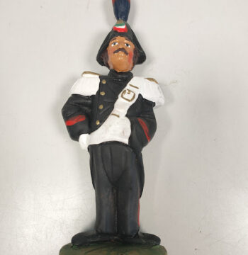 Statuina Artigianale in Terracotta Raffigurante un Carabiniere Anni '80/'90