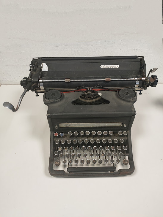 Macchina da Scrivere Meccanica D'Epoca "Olivetti M40" di Colore Nero Vintage 1947