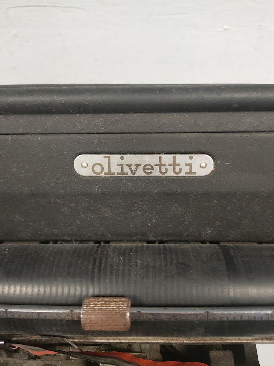 Macchina da Scrivere Meccanica D'Epoca "Olivetti M40" di Colore Nero Vintage 1947