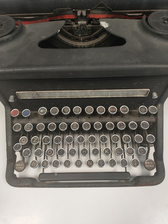 Macchina da Scrivere Meccanica D'Epoca "Olivetti M40" di Colore Nero Vintage 1947