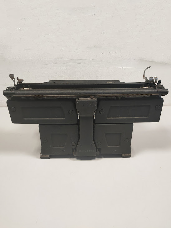 Macchina da Scrivere Meccanica D'Epoca "Olivetti M40" di Colore Nero Vintage 1947
