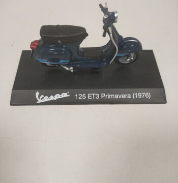 Modellino Vespa 125 ET3 Primavera Maisto 1976 Scala 1:18 Vintage Anni 2000