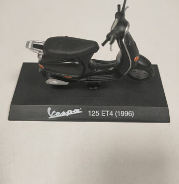 Modellino Vespa 125 ET4 Maisto 1996 Scala 1:18 Vintage Anni 2000