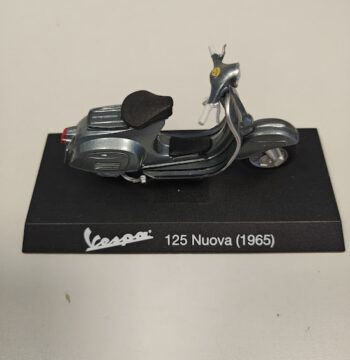 Modellino Vespa 125 Nuova Maisto 1965 Scala 1:18 Vintage Anni 2000