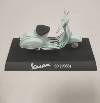 Modellino Vespa 50 Maisto 1963 Scala 1:18 Vintage Anni 2000