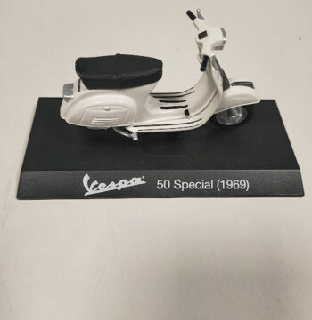 Modellino Vespa 50 Special Maisto 1969 Scala 1:18 Vintage Anni 2000